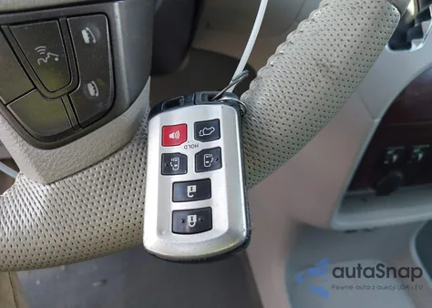 2011 Toyota Sienna Xle V6 z USA, uszkodzony, nr VIN 5TDYK3DCXBS144495